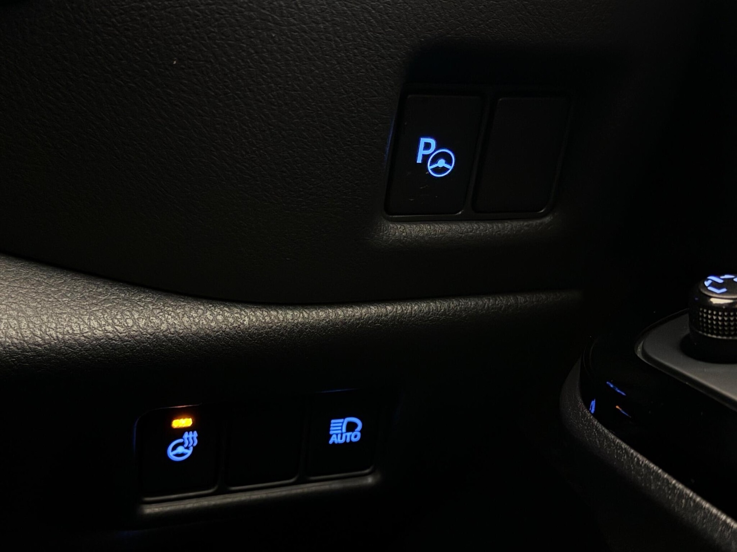 Used Toyota C-HR 2023 for sale - 77260080: Photo 26