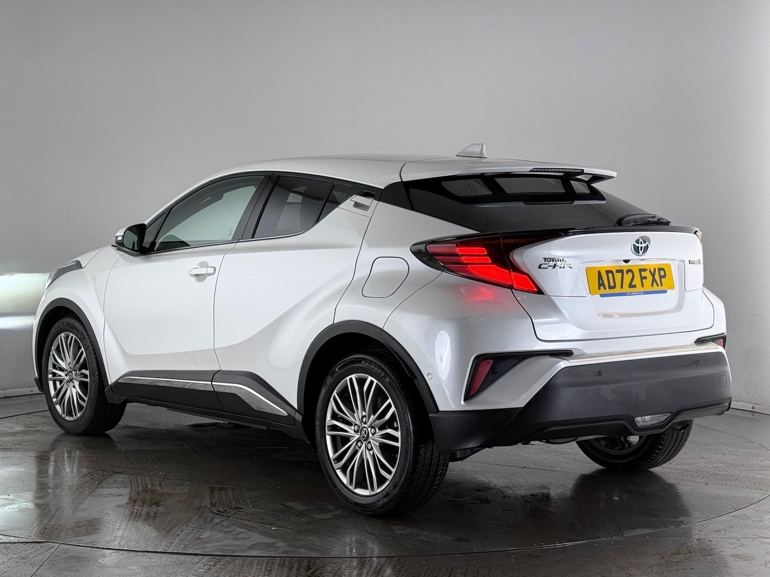 Used Toyota C-HR 2023 for sale - 77260080: Photo 4