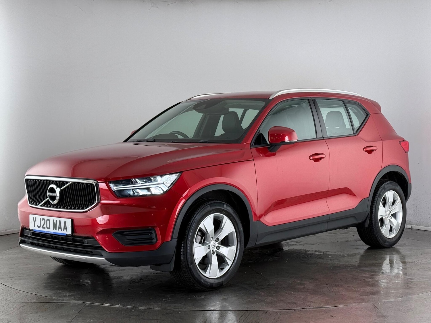 Used Volvo XC40 2020 for sale - 77461056: Photo 2