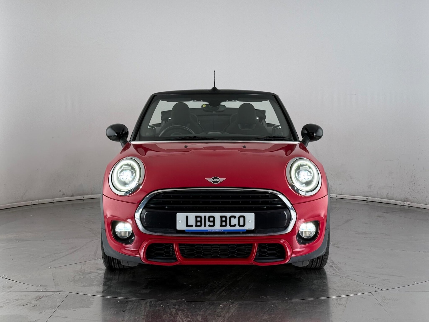 Used MINI Convertible 2019 for sale - 77181292: Photo 2
