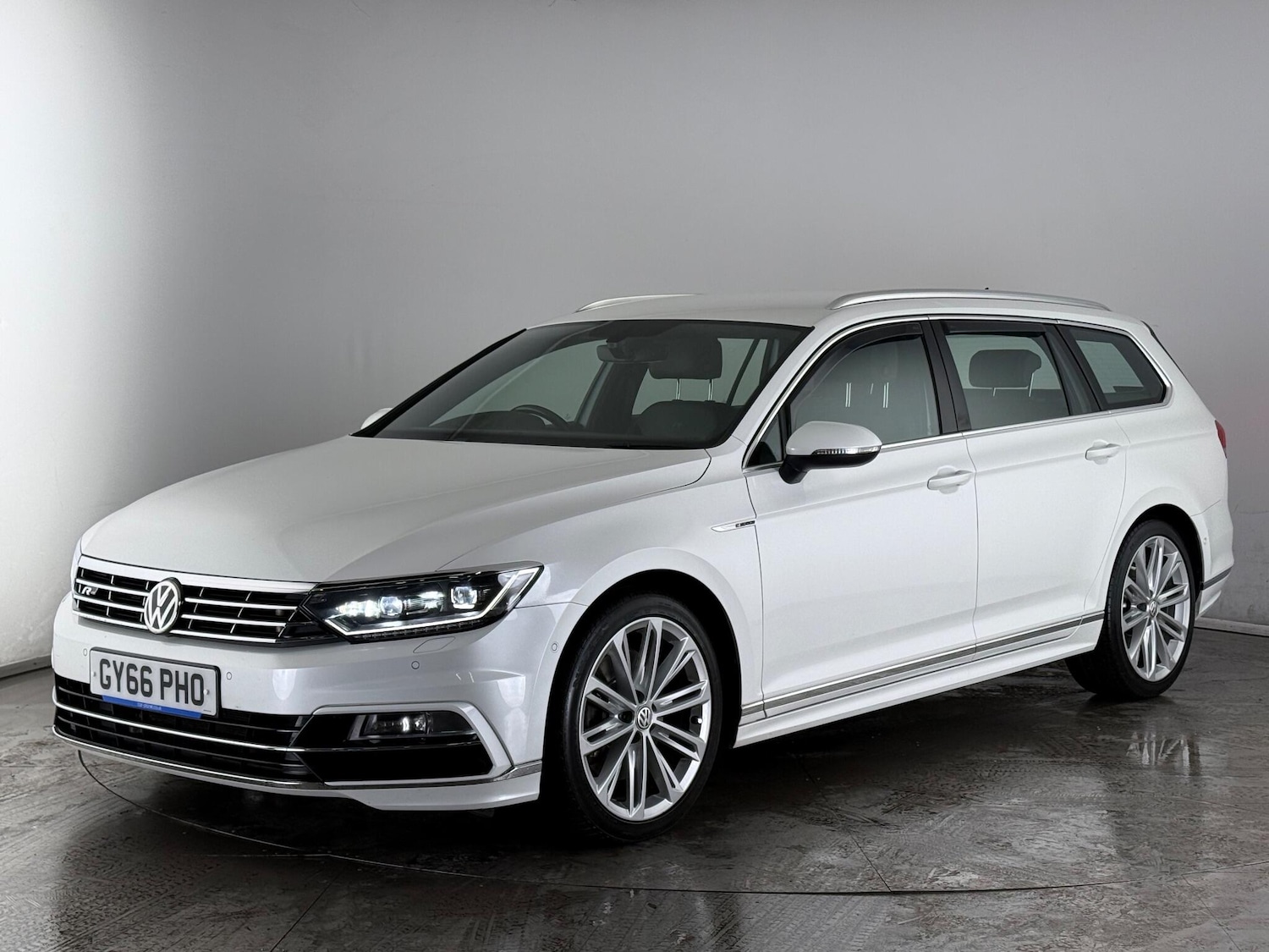 Used Volkswagen Passat 2016 for sale - 77181183: Photo 2