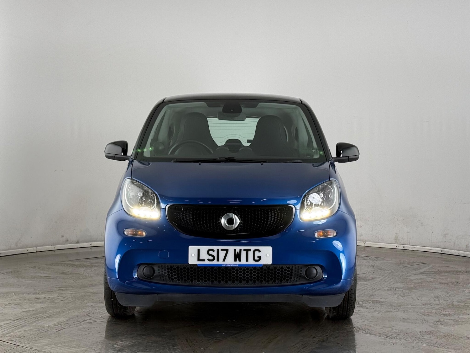 Used smart fortwo 2017 for sale - 77217564: Photo 2