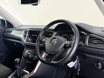 Used Volkswagen T-Roc 2018 for sale - 79272397: Photo
