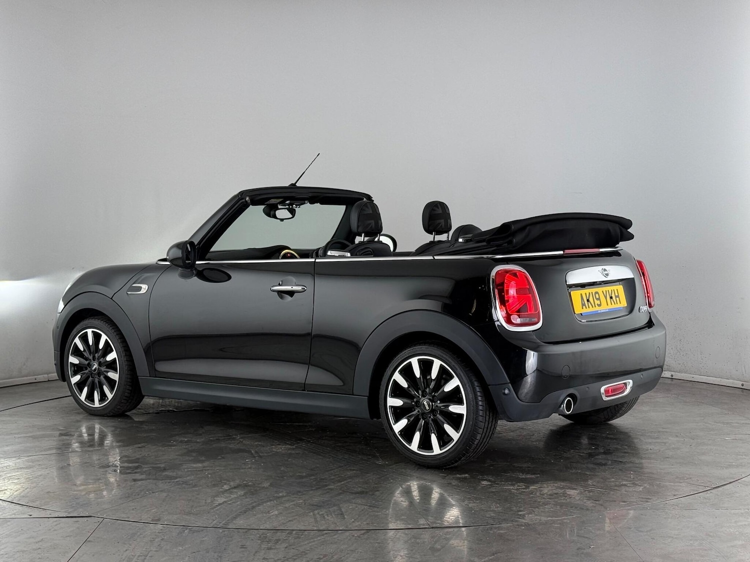 Used MINI Convertible 2019 for sale - 77180981: Photo 3