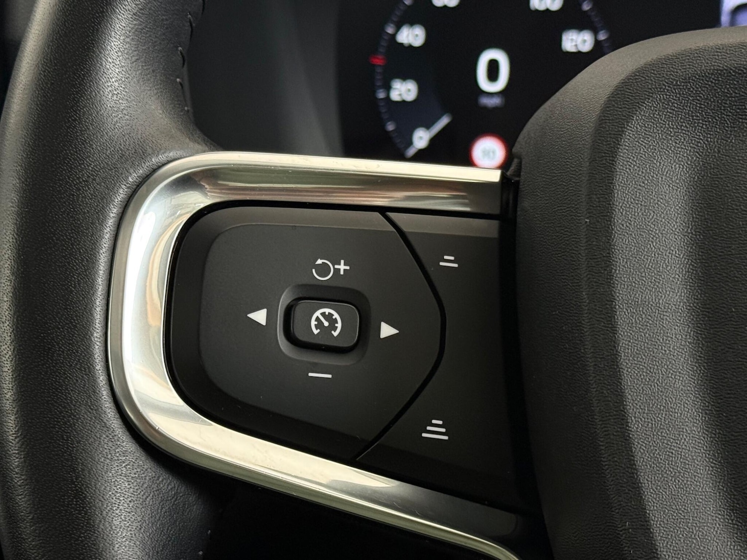 Used Volvo XC40 2021 for sale - 76468171: Photo 30