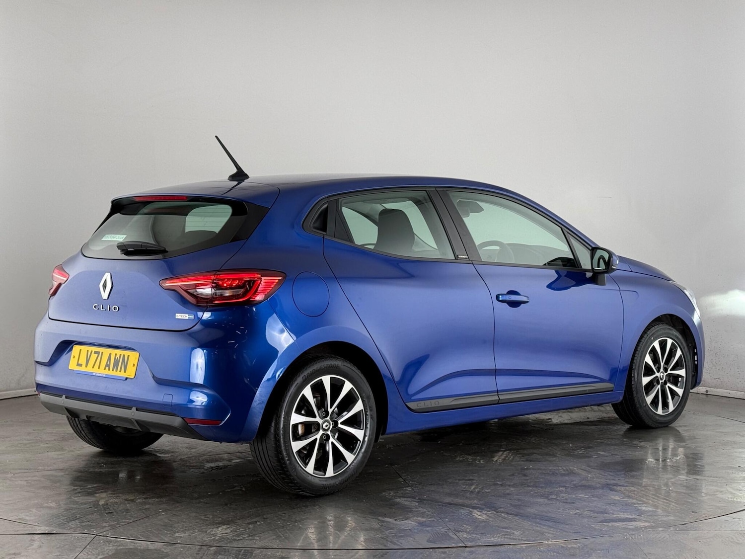 Used Renault Clio 2021 for sale - 77840095: Photo 4