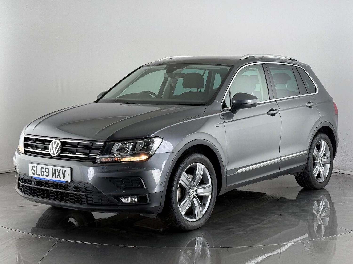 Used Volkswagen Tiguan 2019 for sale - 76468480: Photo 3