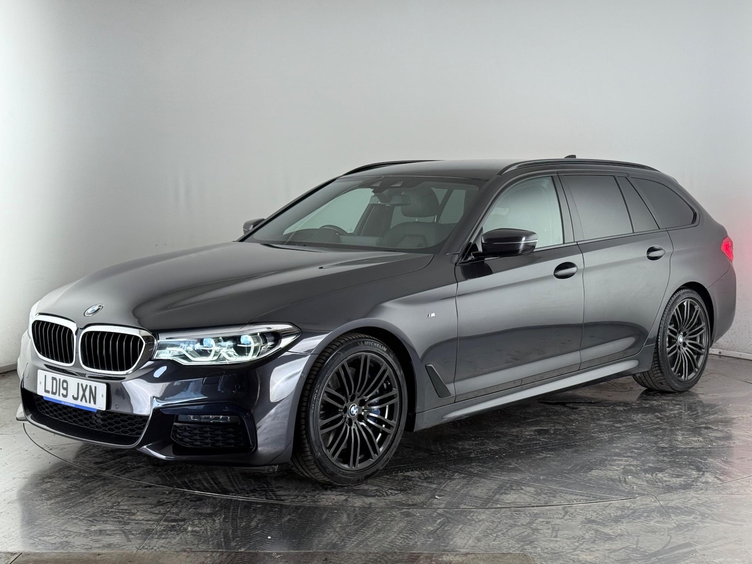 Used BMW 5 Series 2019 for sale - 77181014: Photo 2