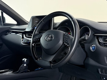 Used Toyota C-HR 2023 for sale - 78760090: Photo