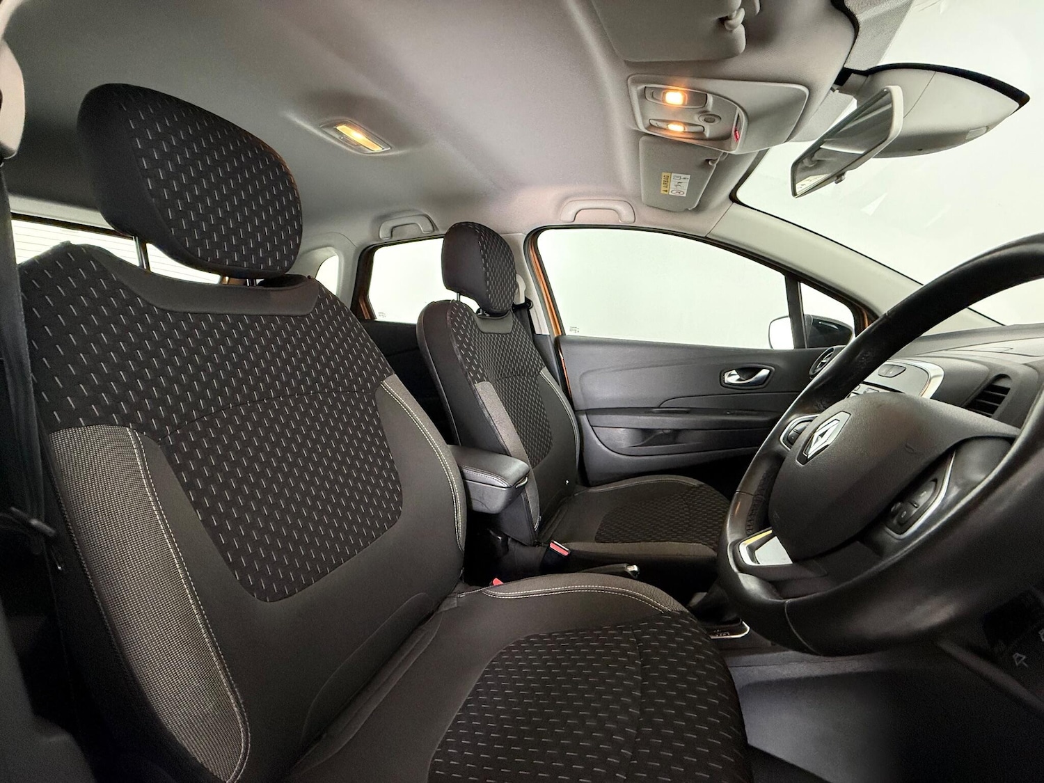 Used Renault Captur 2017 for sale - 77222542: Photo 10