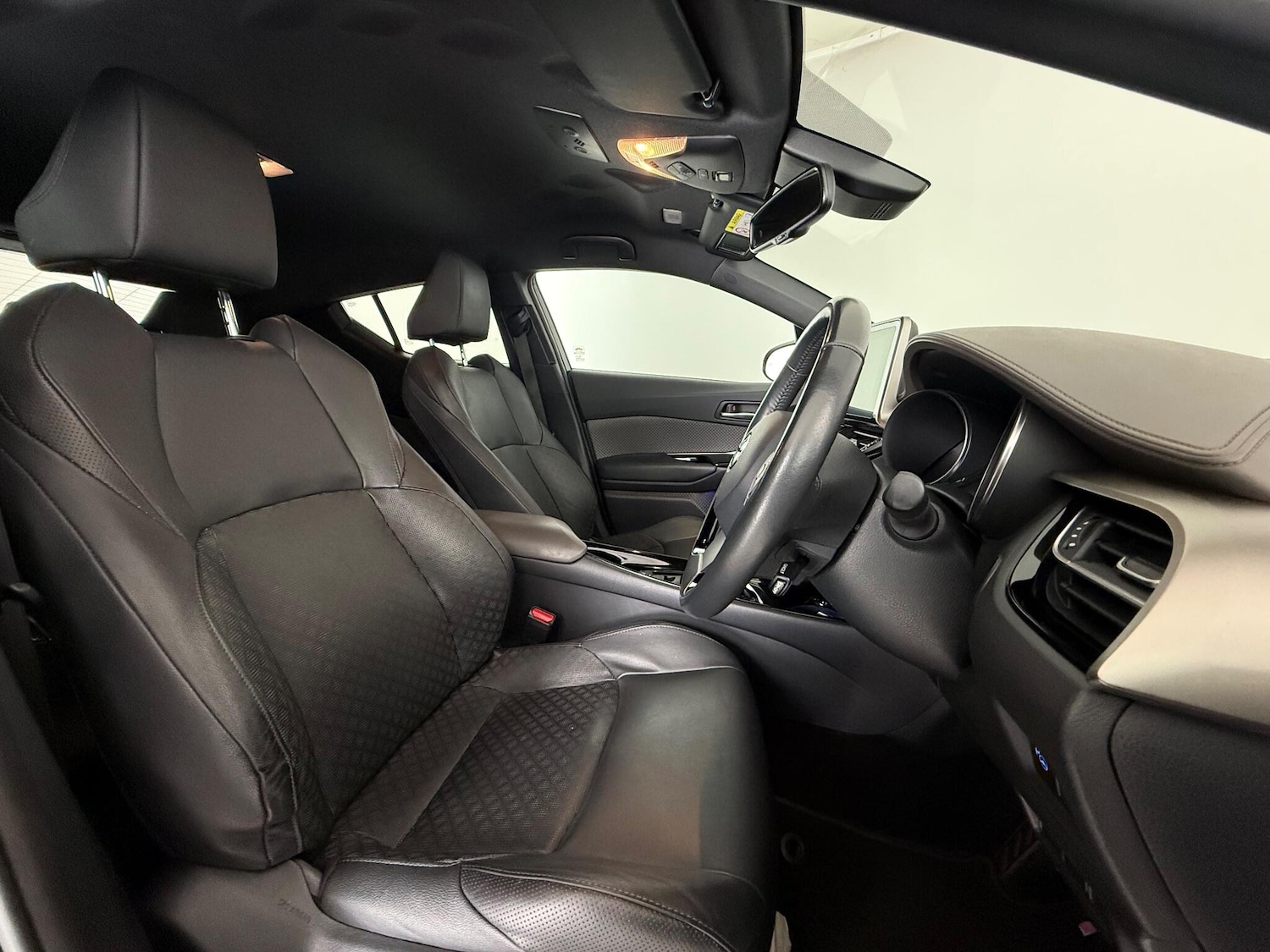 Used Toyota C-HR 2022 for sale - 76539015: Photo 15