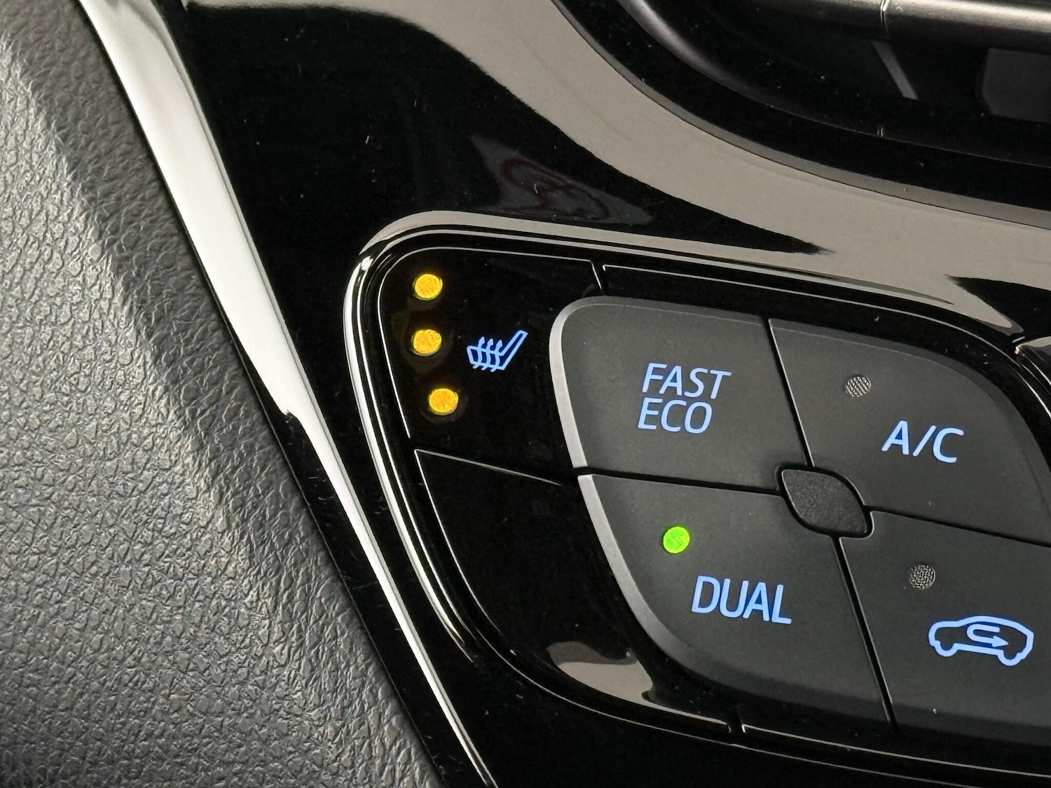 Used Toyota C-HR 2022 for sale - 76539015: Photo 42