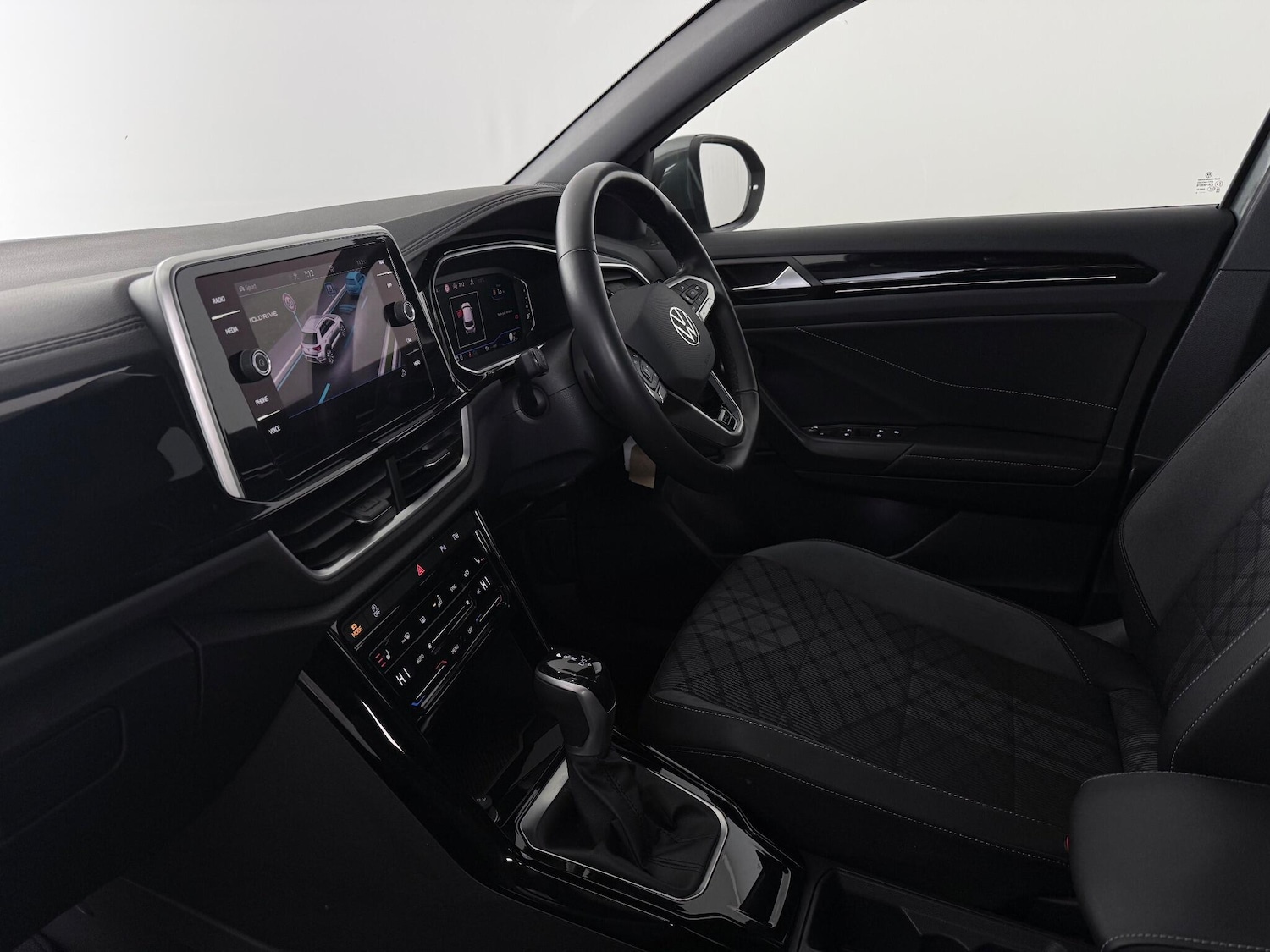 Used Volkswagen T-Roc 2024 for sale - 76886254: Photo 16