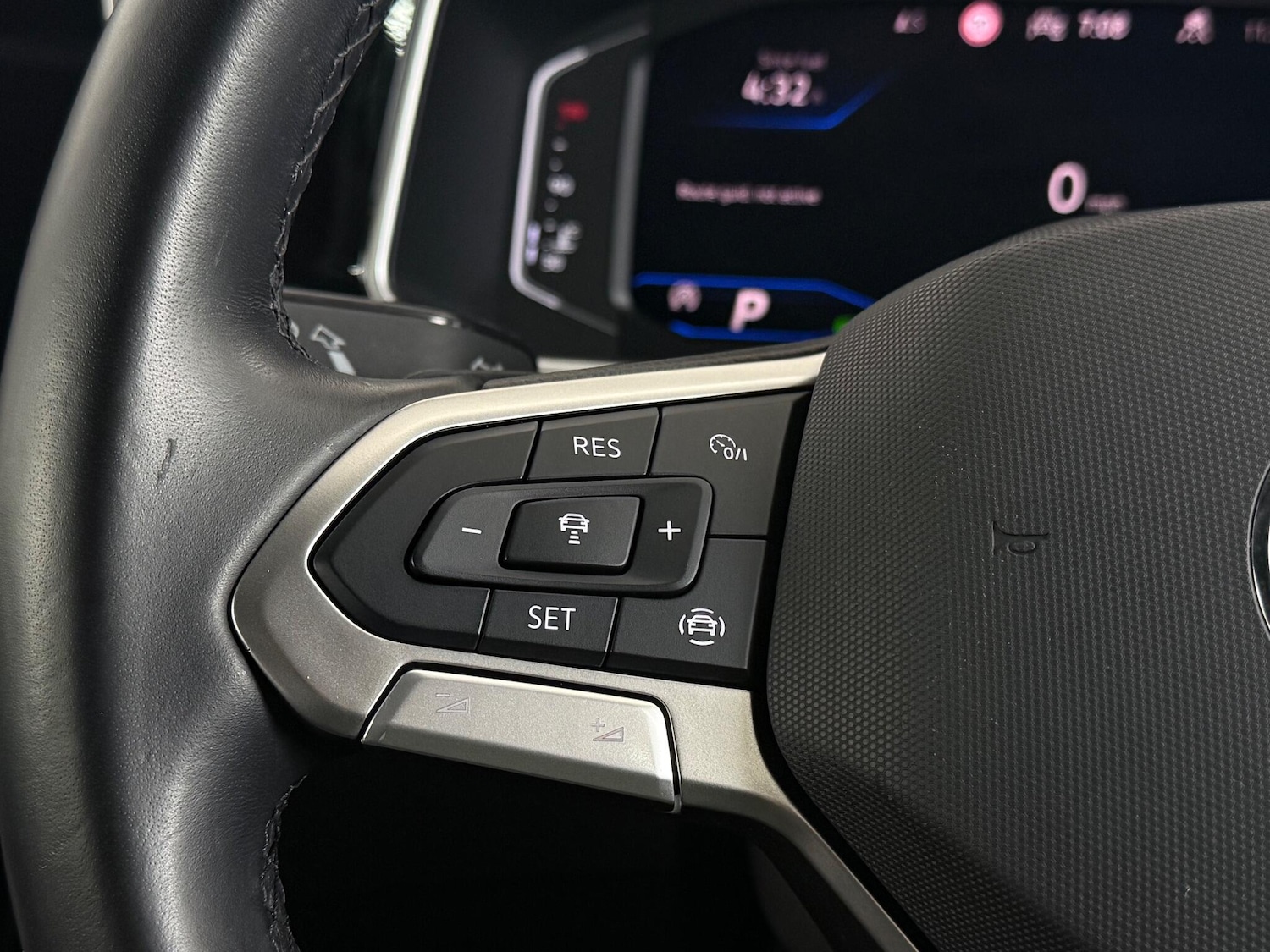 Used Volkswagen T-Roc 2024 for sale - 76886254: Photo 26