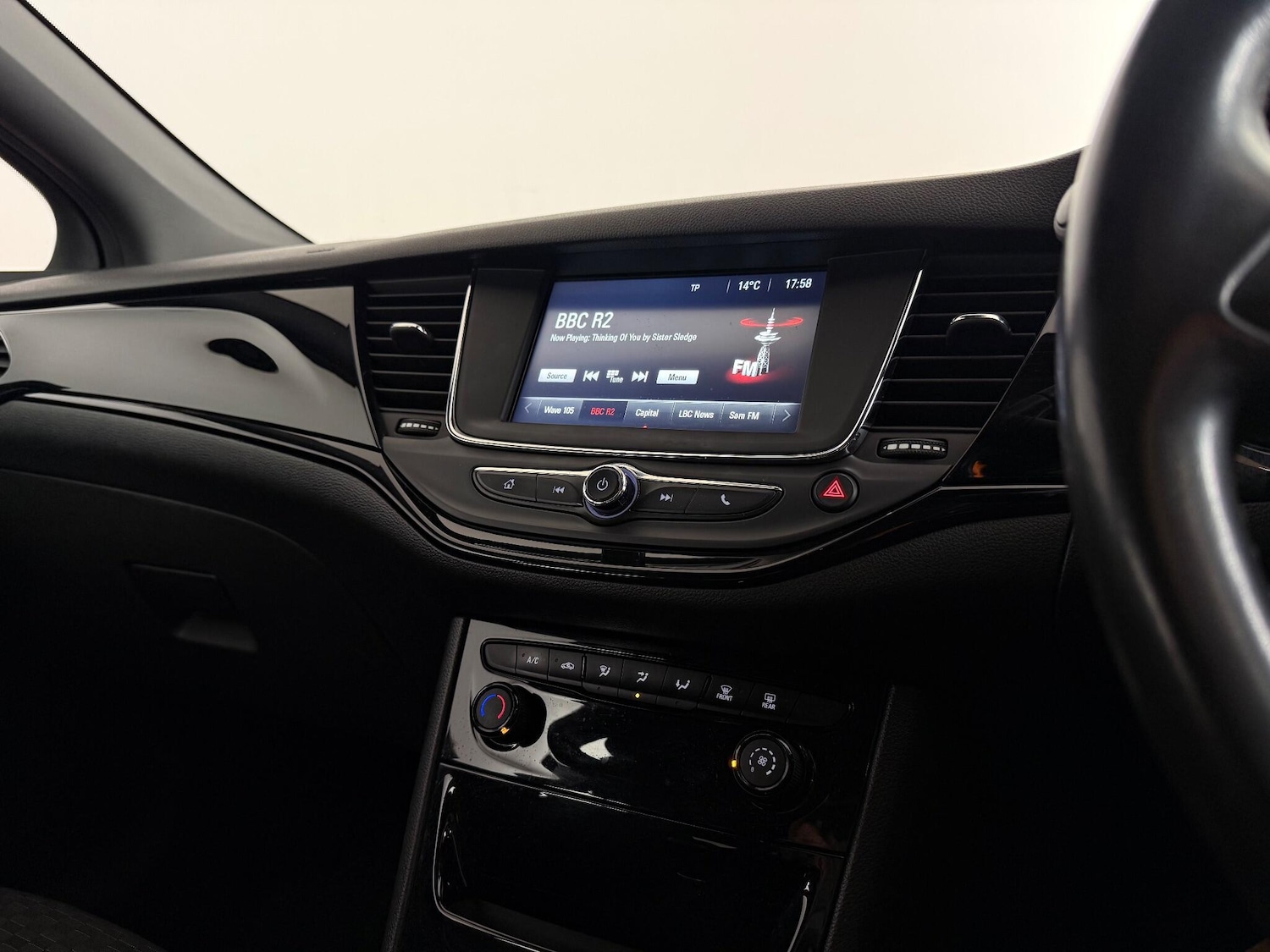 Used Vauxhall Astra 2018 for sale - 76468758: Photo 40