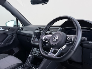 Used Volkswagen Tiguan Allspace 2019 for sale - 78529197: Photo