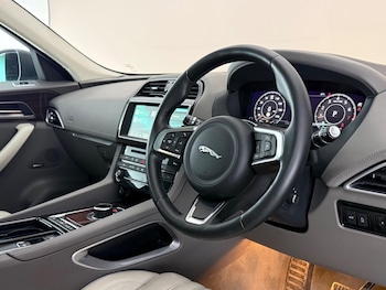 Used Jaguar F-Pace 2018 for sale - 79013240: Photo