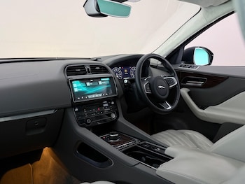 Used Jaguar F-Pace 2018 for sale - 79013240: Photo