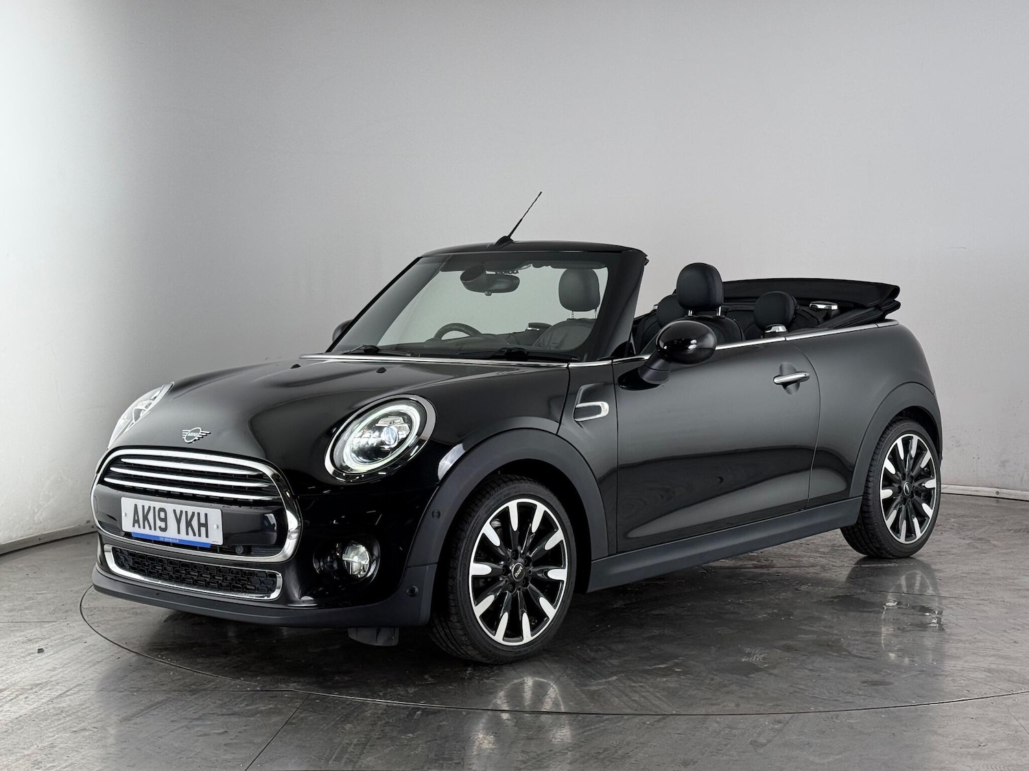 Used MINI Convertible 2019 for sale - 77246272: Photo 2