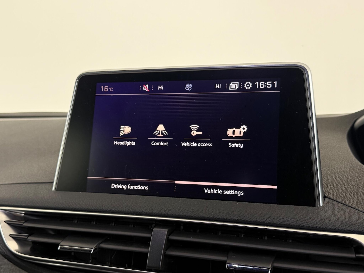 Used Peugeot 3008 2018 for sale - 77260559: Photo 32