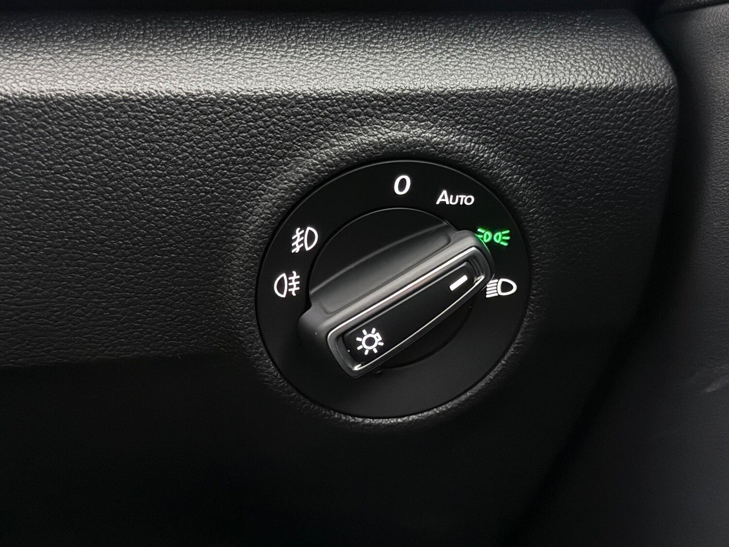 Used Volkswagen T-Roc 2021 for sale - 77364849: Photo 32