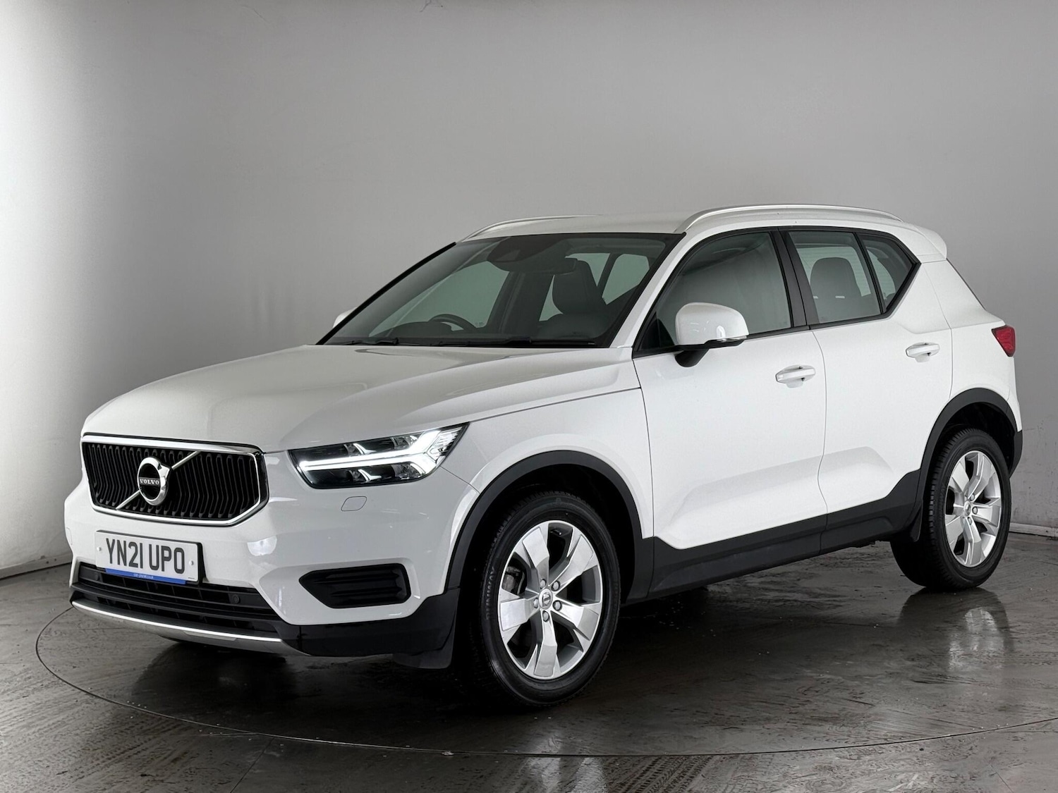 Used Volvo XC40 2021 for sale - 77181190: Photo 2