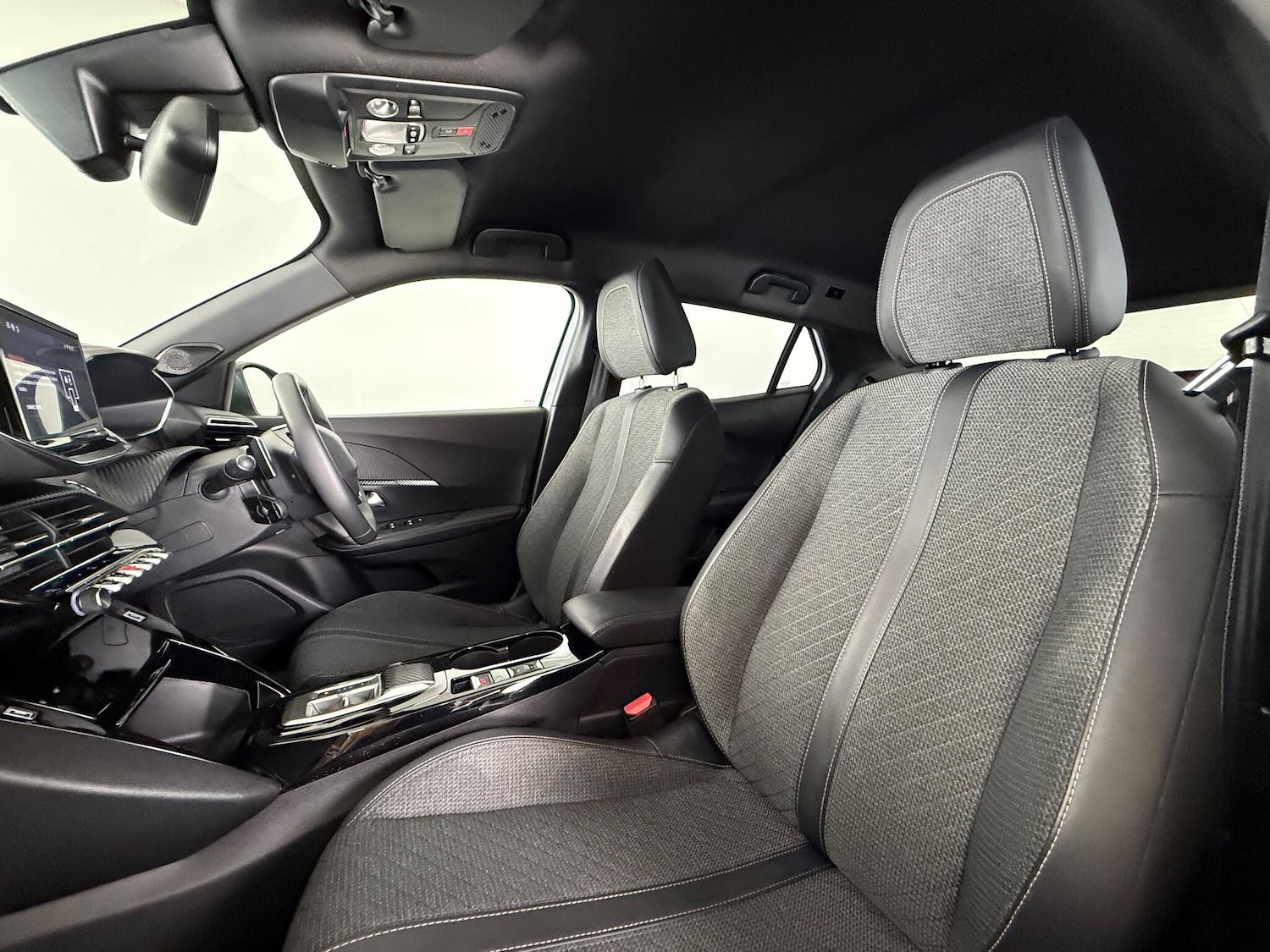 Used Peugeot 2008 2023 for sale - 76468296: Photo 15