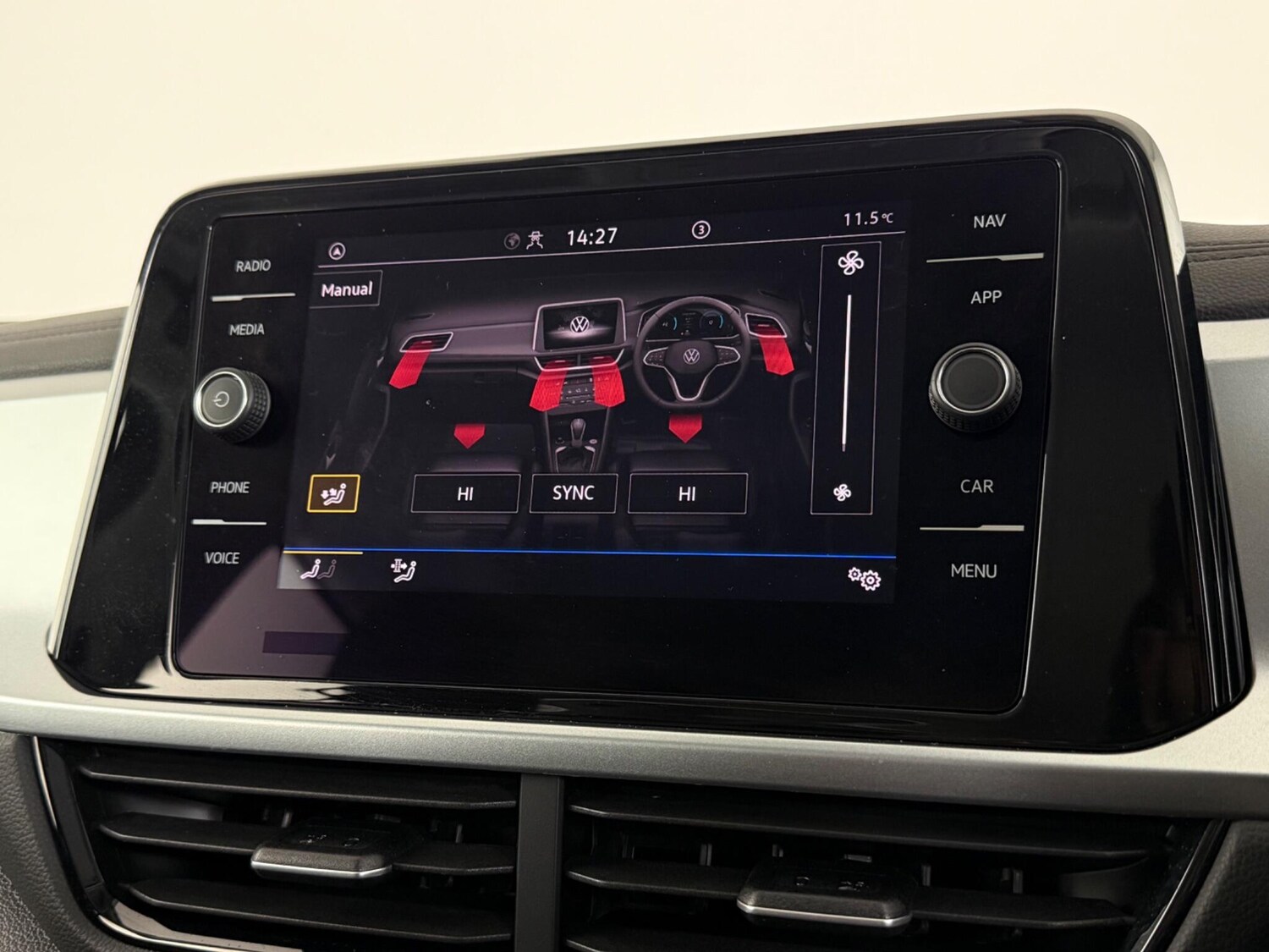 Used Volkswagen T-Roc 2023 for sale - 77511490: Photo 21