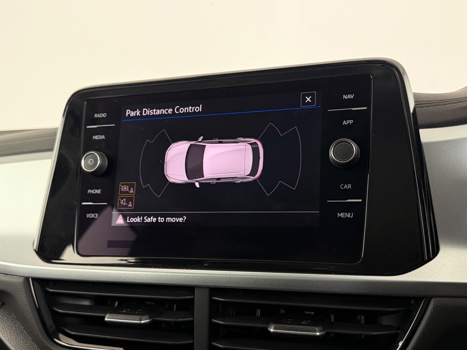 Used Volkswagen T-Roc 2023 for sale - 77511490: Photo 23