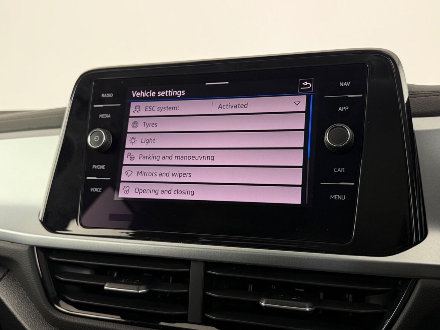 Used Volkswagen T-Roc 2023 for sale - 77511490: Photo 24