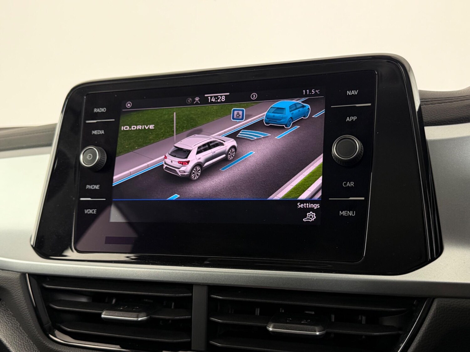 Used Volkswagen T-Roc 2023 for sale - 77511490: Photo 27