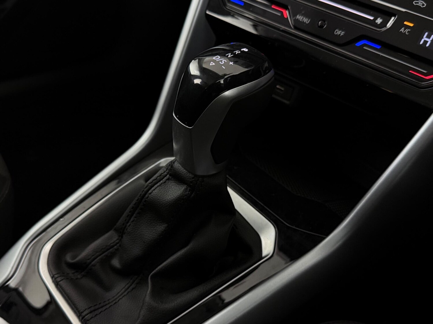 Used Volkswagen T-Roc 2023 for sale - 77511490: Photo 29