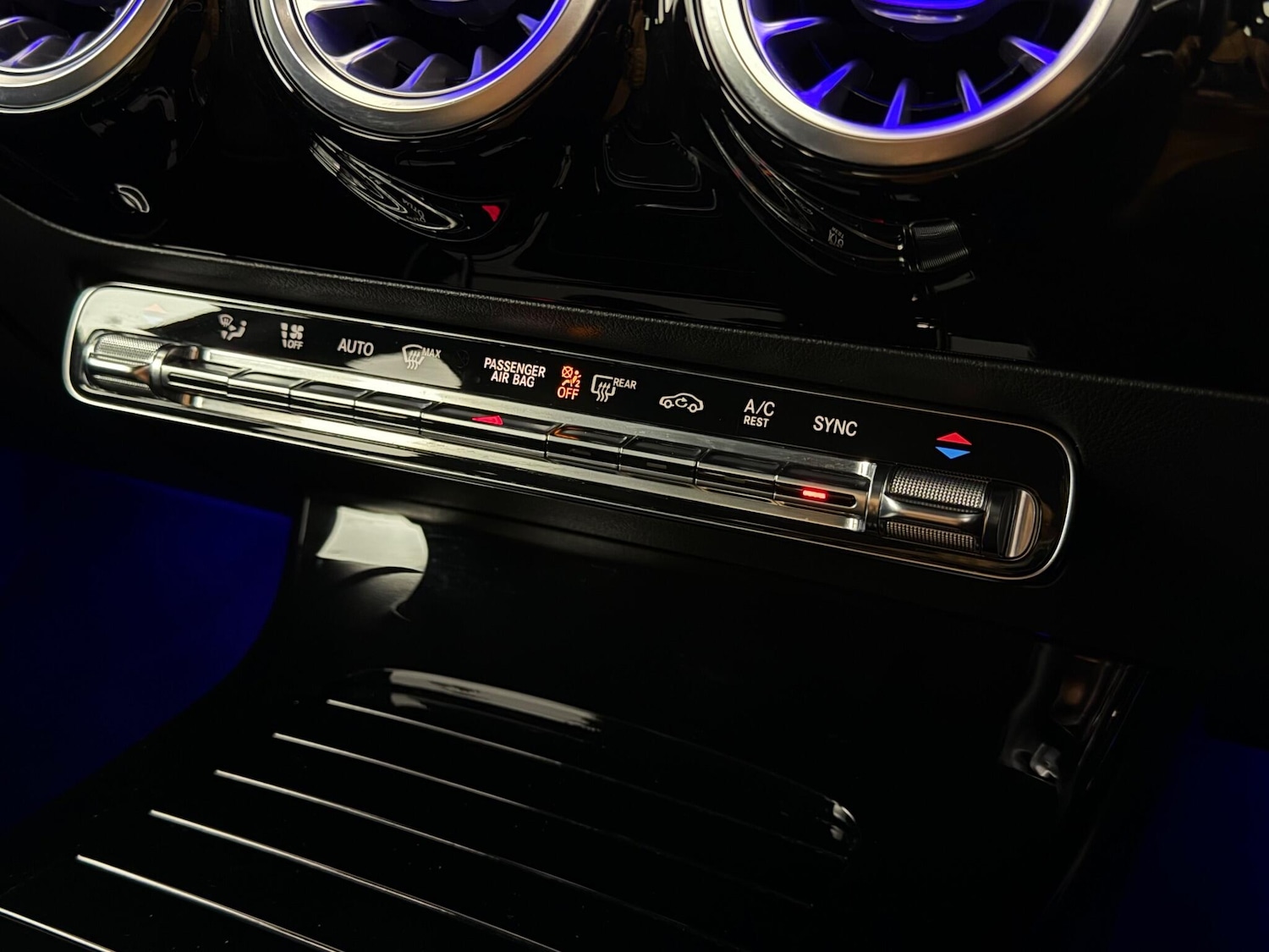 Used Mercedes-Benz A-Class 2019 for sale - 76620348: Photo 41