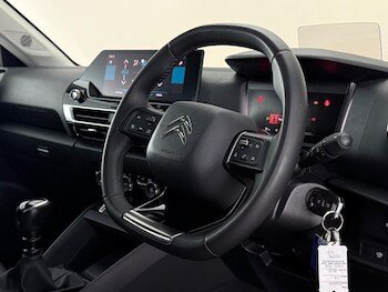 Used Citroen C4 2023 for sale - 78116642: Photo