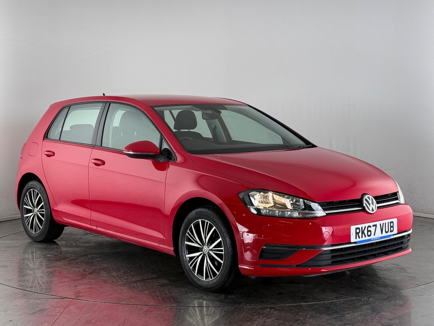 Used Volkswagen Golf 2017 for sale - 76468289: Photo 1