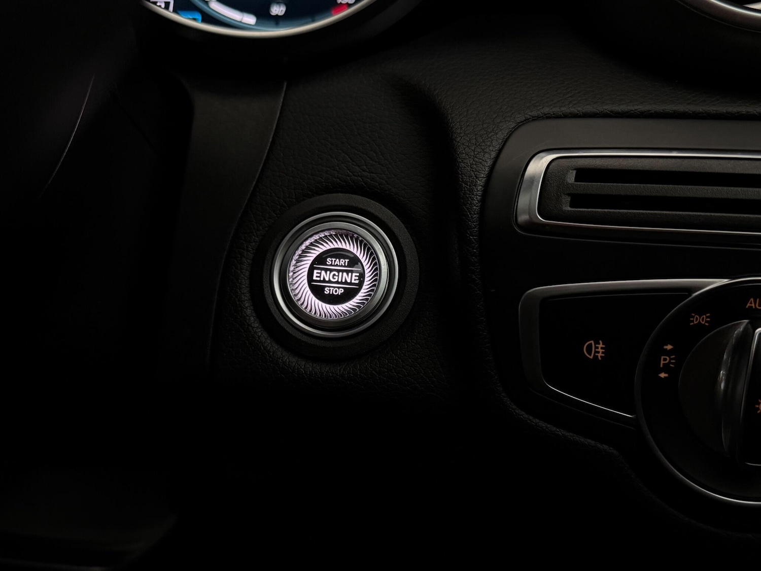 Used Mercedes-Benz C Class 2020 for sale - 76468170: Photo 35