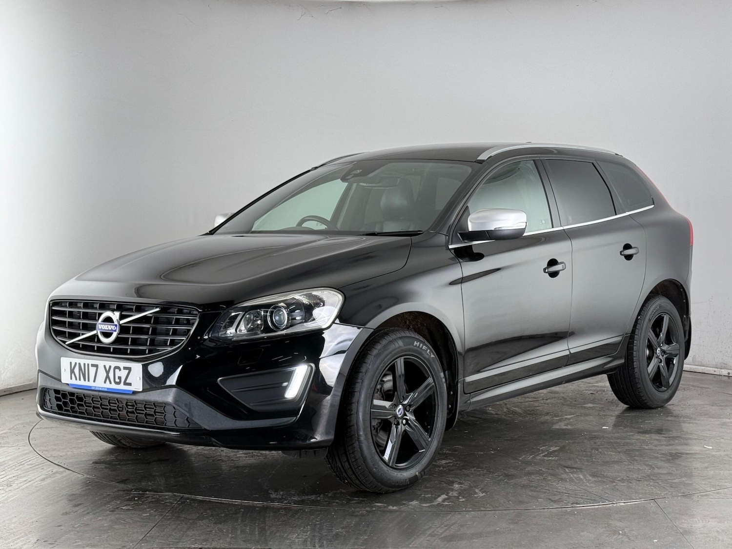 Used Volvo XC60 2017 for sale - 77260096: Photo 2