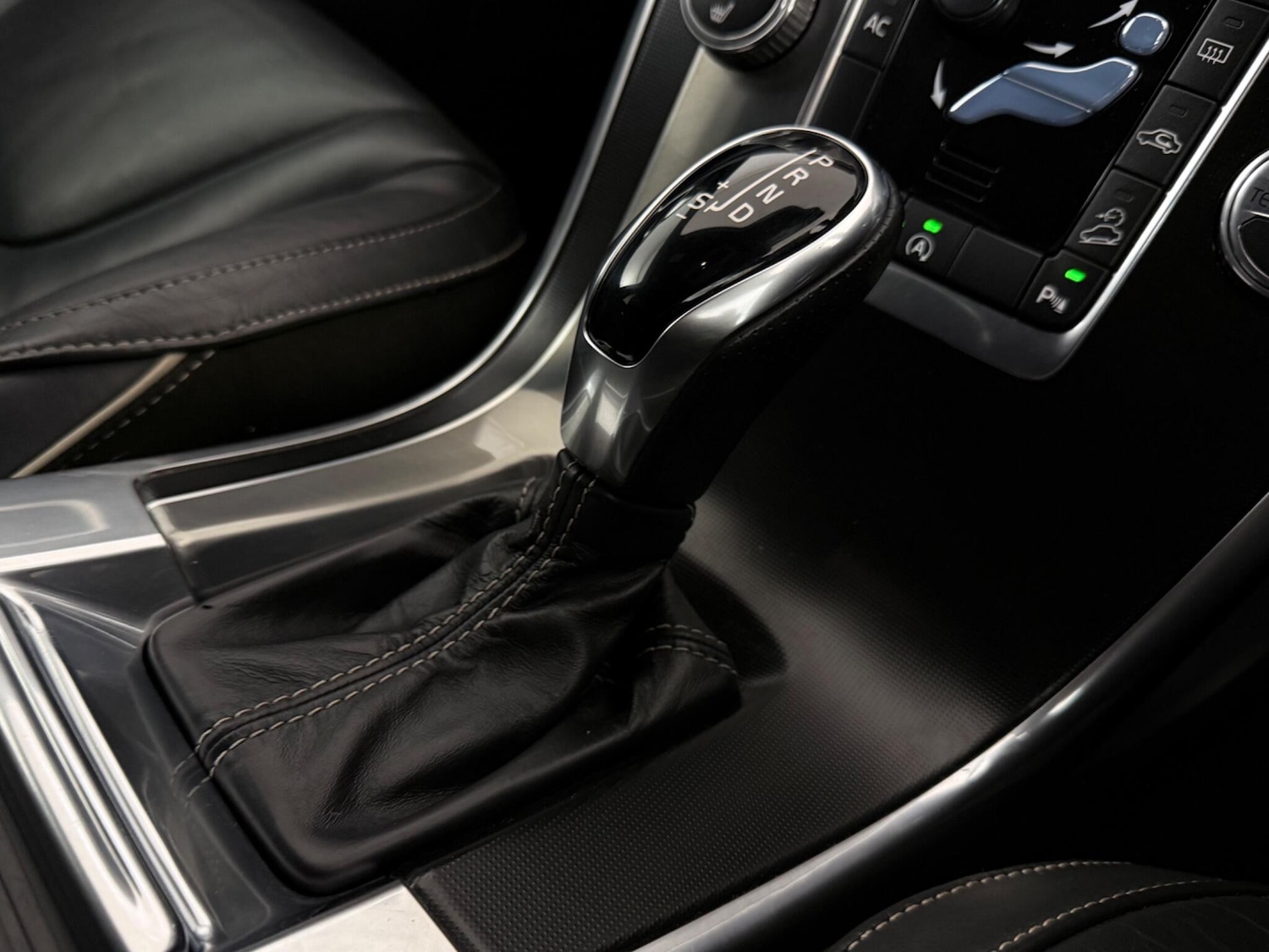 Used Volvo XC60 2017 for sale - 77260096: Photo 29