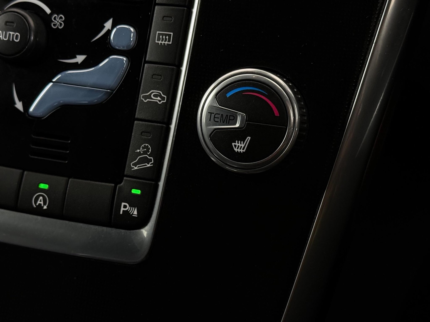 Used Volvo XC60 2017 for sale - 77260096: Photo 31