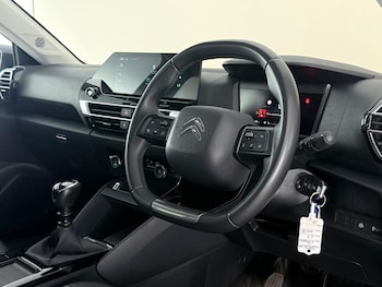 Used Citroen C4 2023 for sale - 78947643: Photo
