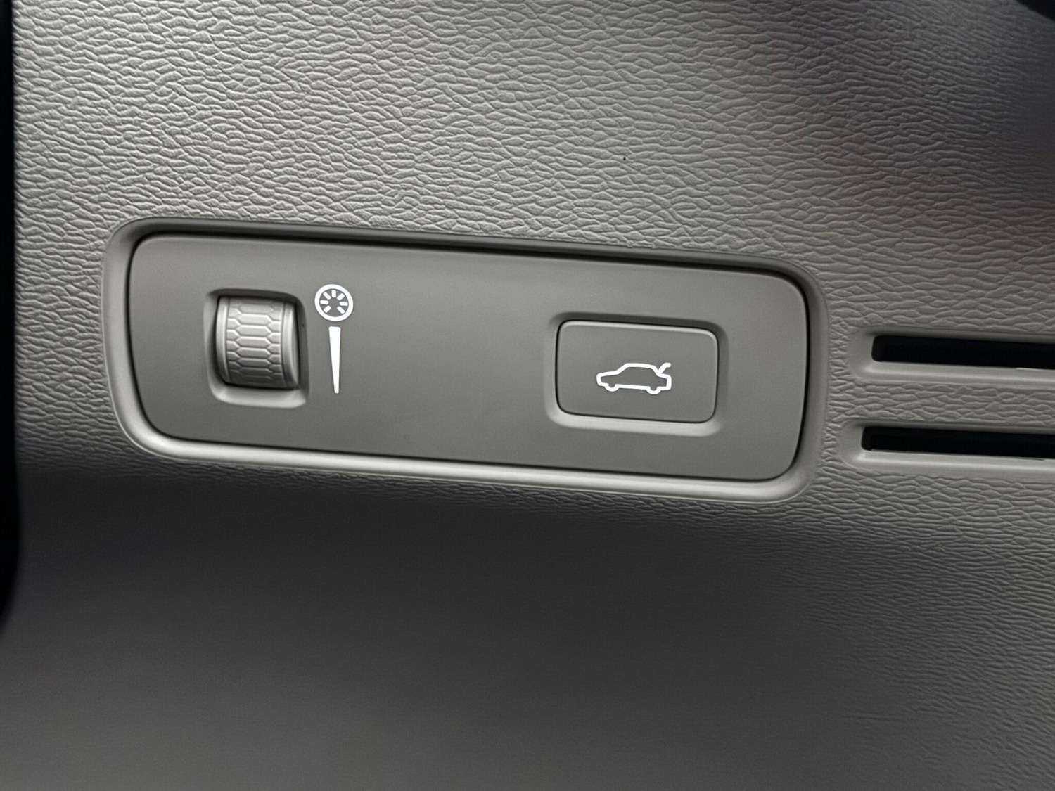 Used Volvo XC40 2019 for sale - 77180795: Photo 36