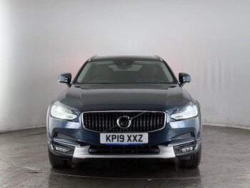 Used Volvo V90 Cross Country 2019 for sale - 77280070: Photo