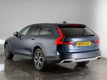 Used Volvo V90 Cross Country 2019 for sale - 77280070: Photo