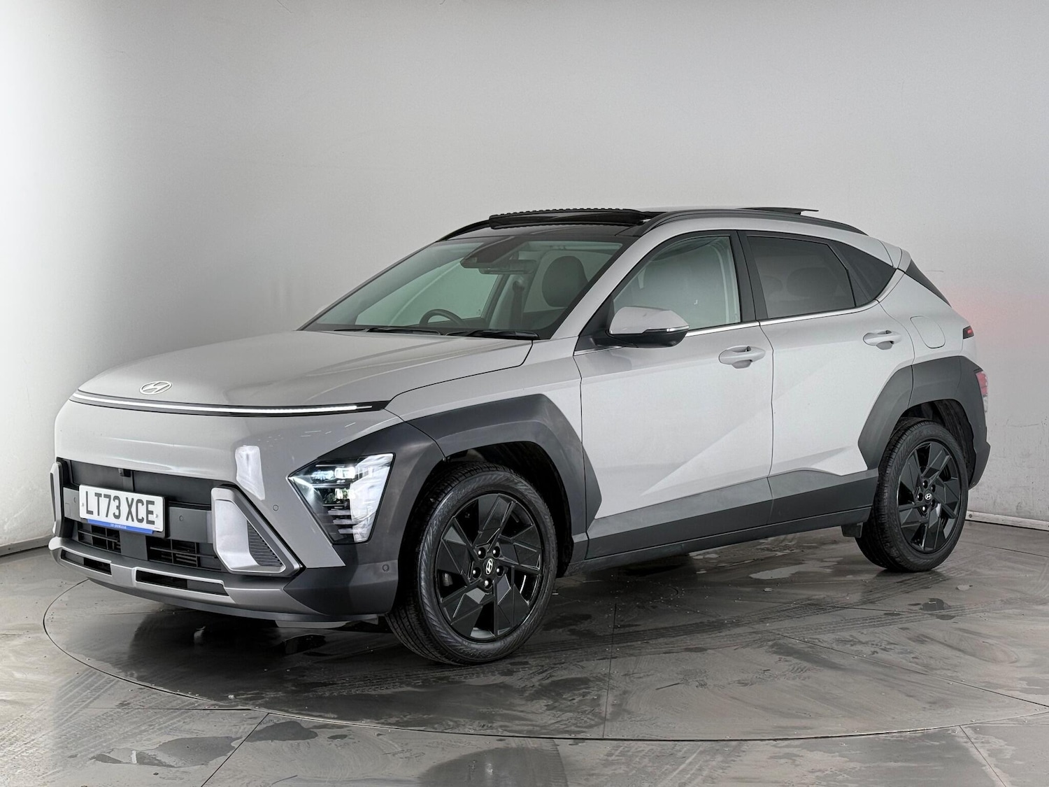 Used Hyundai KONA 2023 for sale - 77246325: Photo 2
