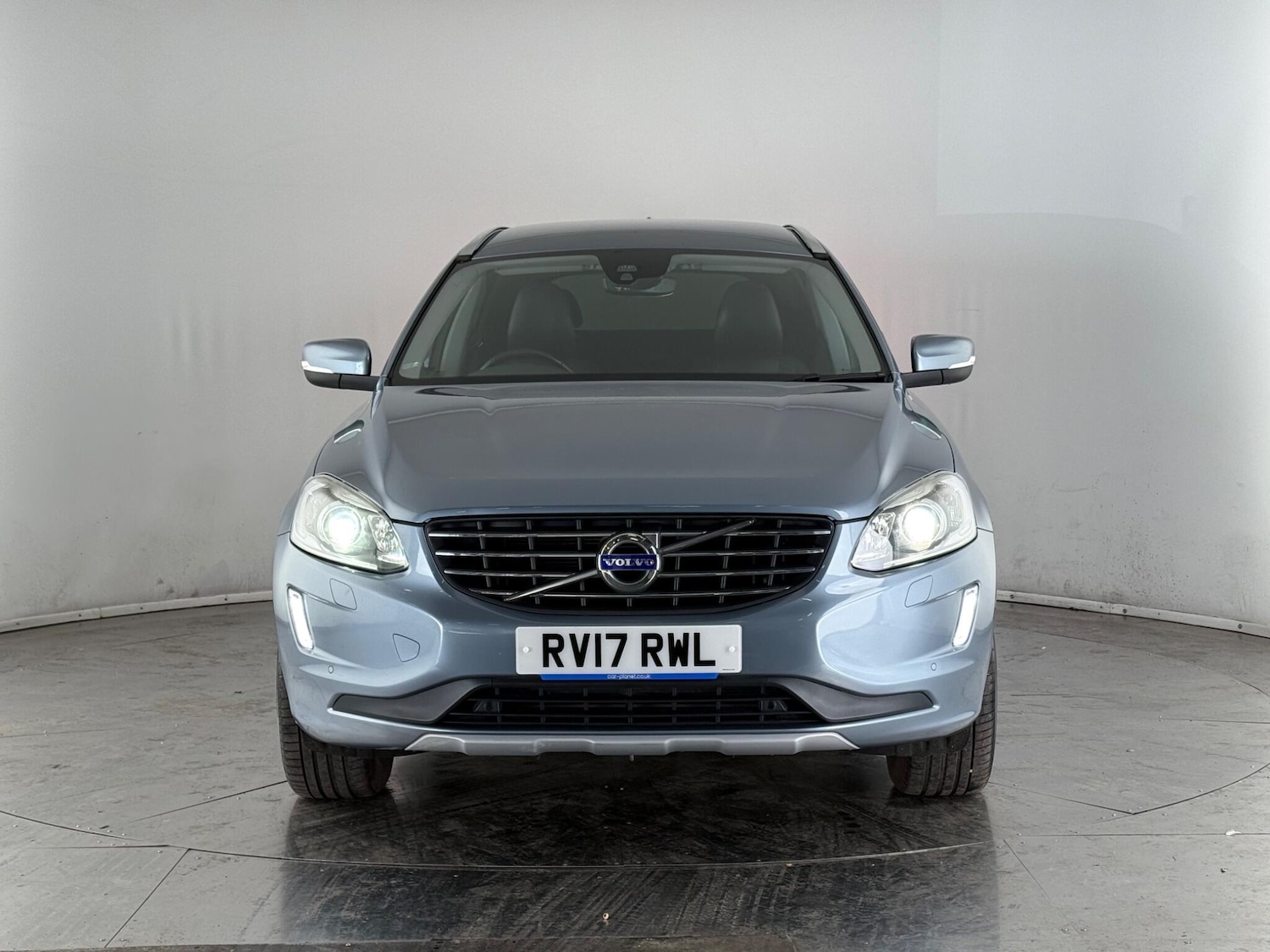 Used Volvo XC60 2017 for sale - 77217158: Photo 2