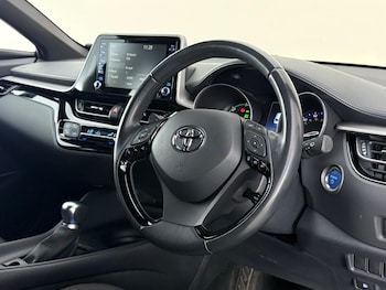 Used Toyota C-HR 2021 for sale - 78609638: Photo