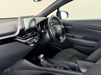 Used Toyota C-HR 2021 for sale - 78609638: Photo