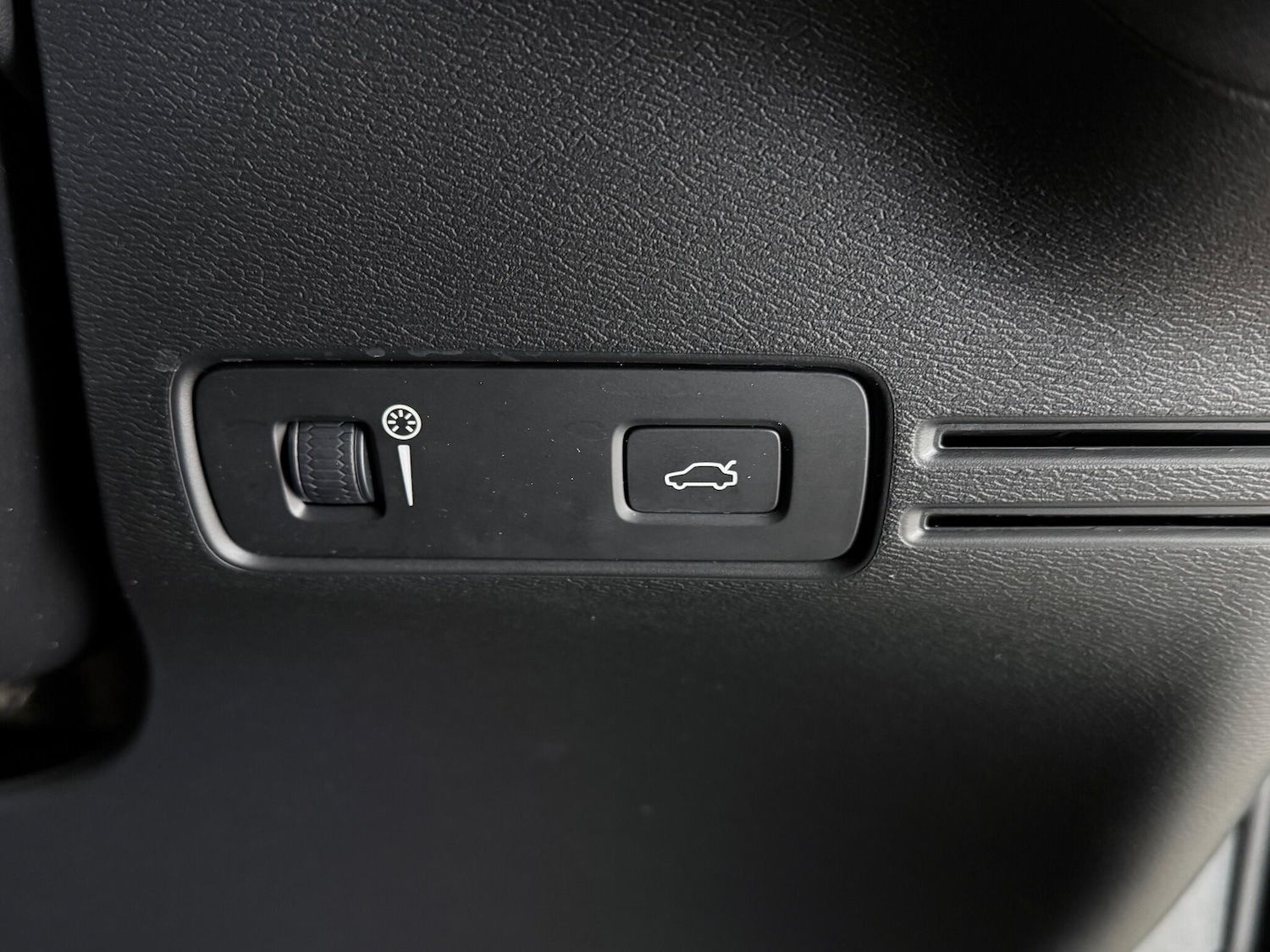 Used Volvo XC40 2020 for sale - 77181135: Photo 21