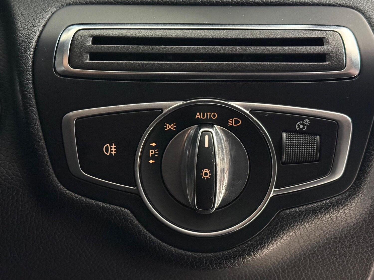 Used Mercedes-Benz C Class 2019 for sale - 77525193: Photo 26