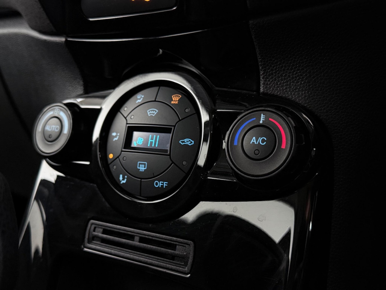 Used Ford Fiesta 2017 for sale - 77221625: Photo 33